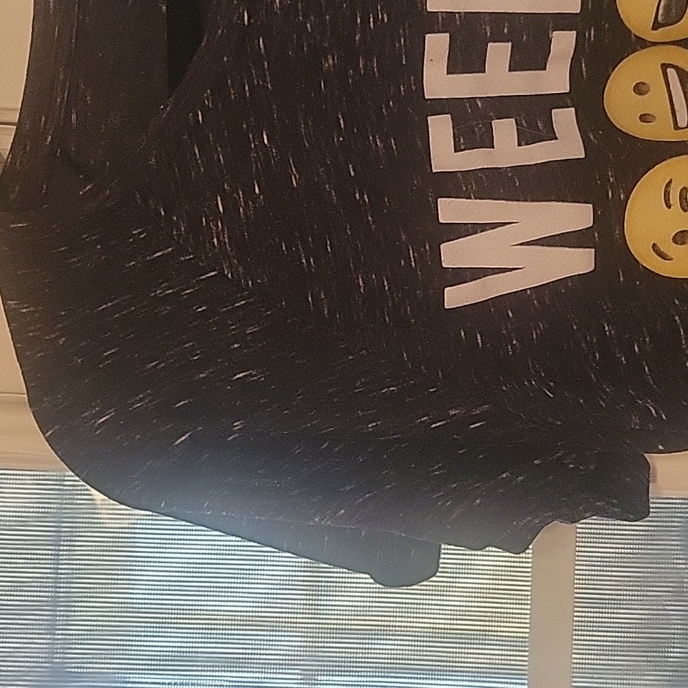 Emojis Graphic T-Shirt "Weekend"  Womens, Bust 19.5"W X 25"L Gray-Black,‎ Smiles - Picture 4 of 7